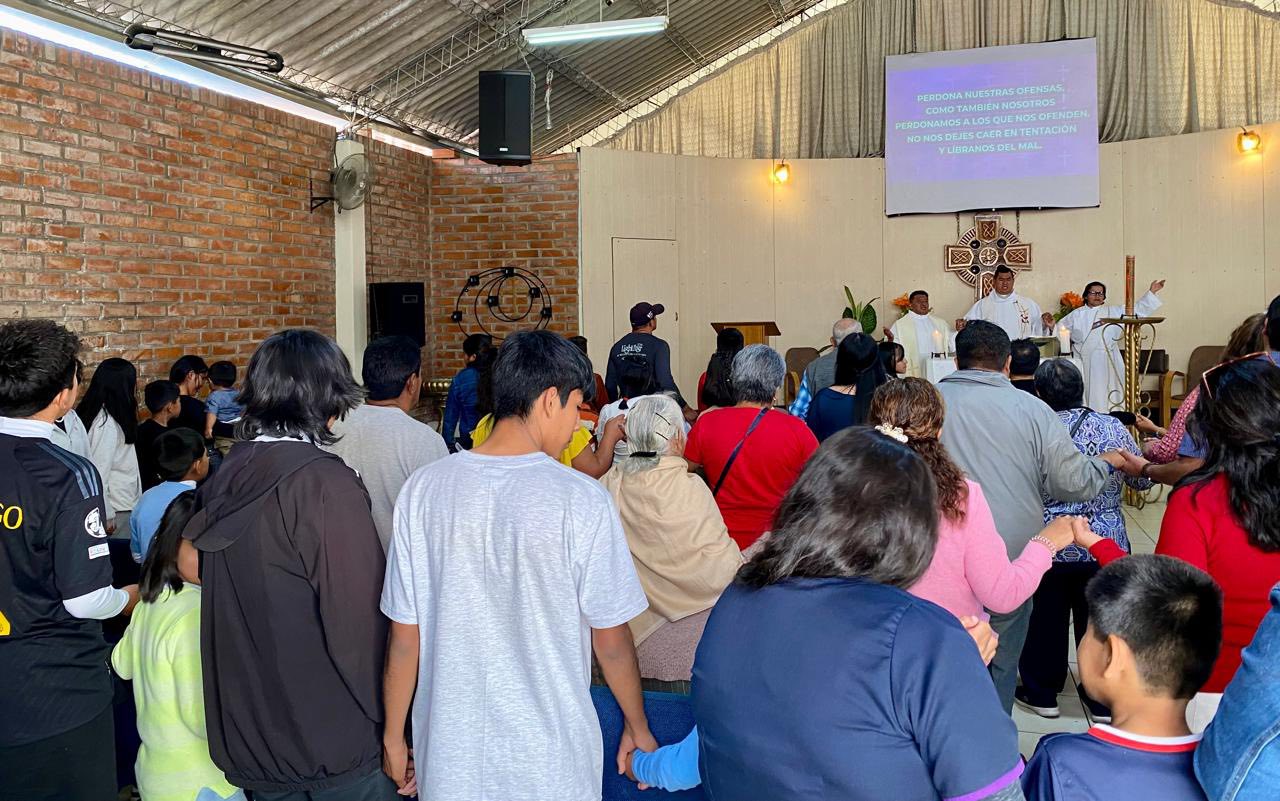 Bolivians attending mass